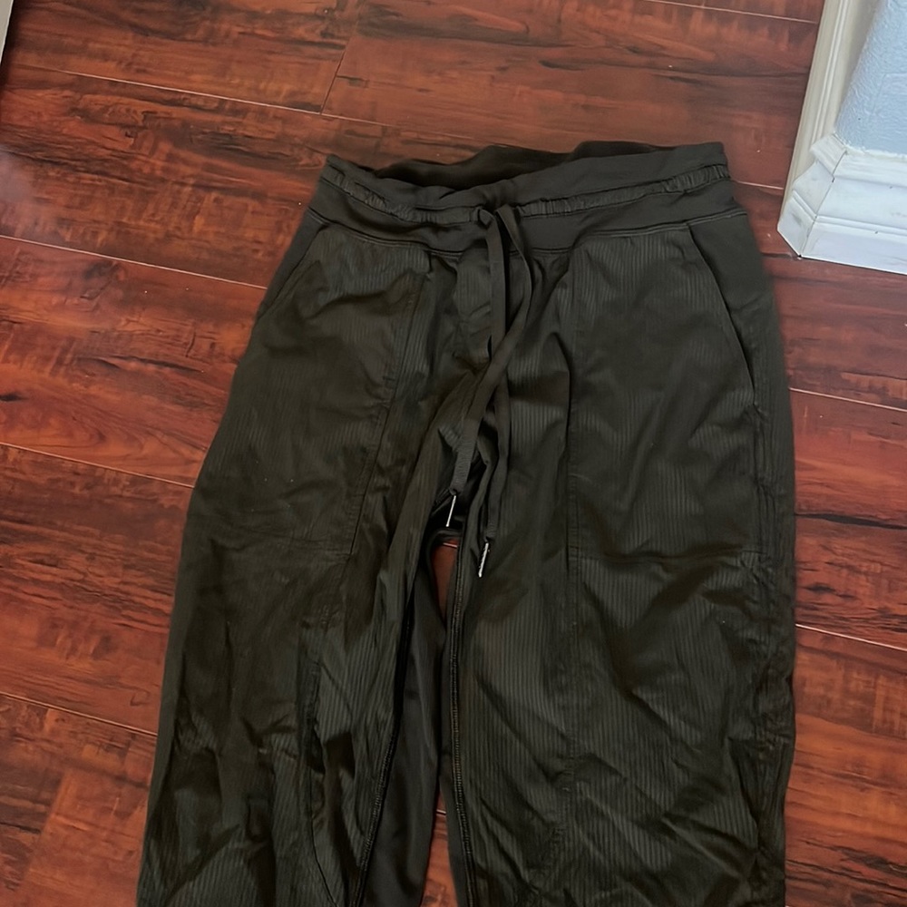 Army Green Lulu joggers cropped